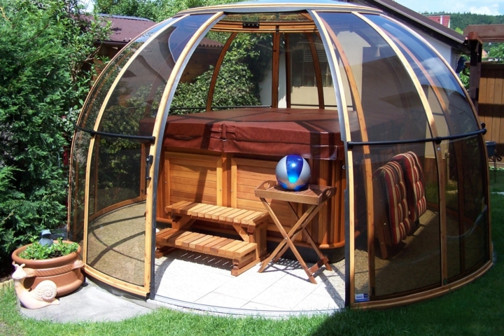 Vířivky Arctic Spas pod zastřešením