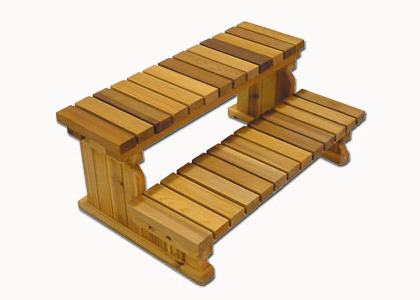 Cedrové schody k vířivce