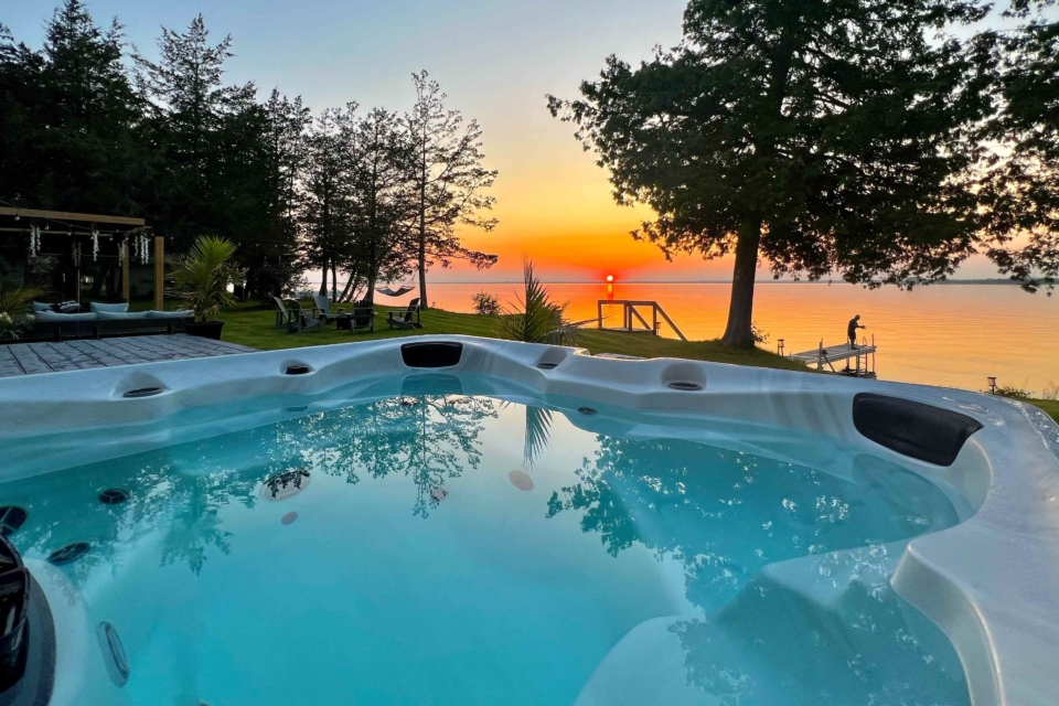 Čistá voda ve vířivce Arctic Spa